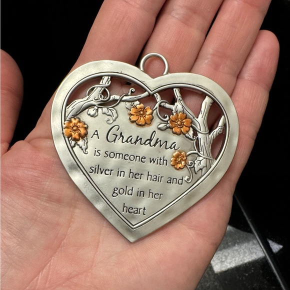 Chunky Etched Silver Cutout Grandma Heart Pendant Flowers - Picture 4 of 7